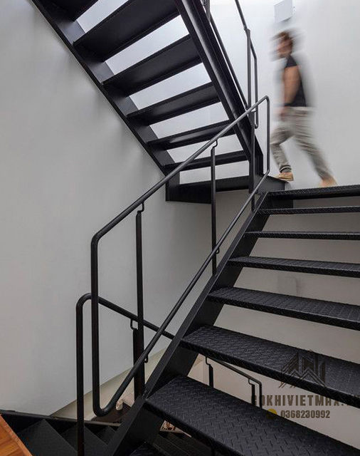 làm cầu thang sắt tại đống đa
