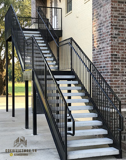 làm cầu thang sắt ngoài trời