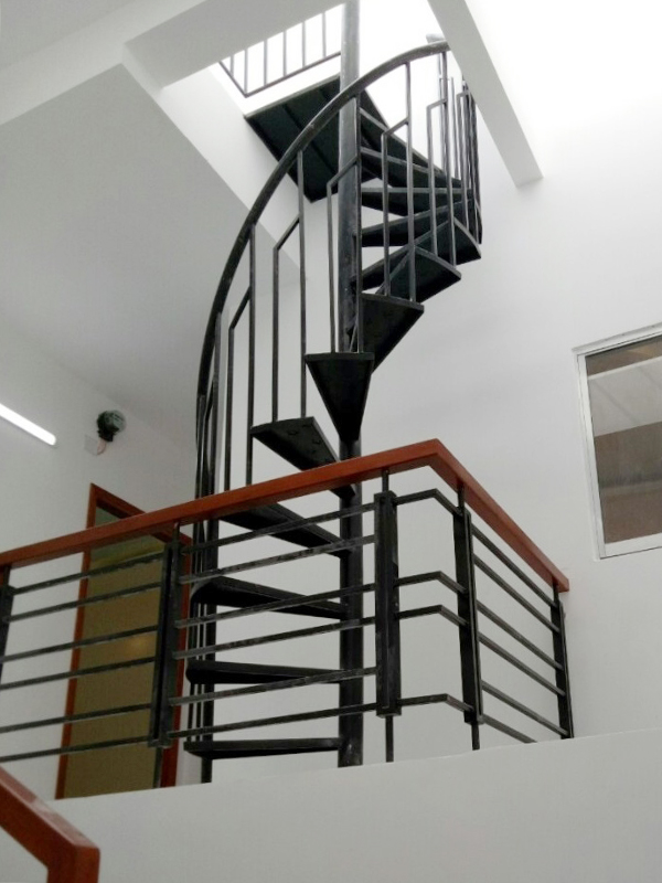 Cầu Thang Sắt Dạng Xoắn Ốc