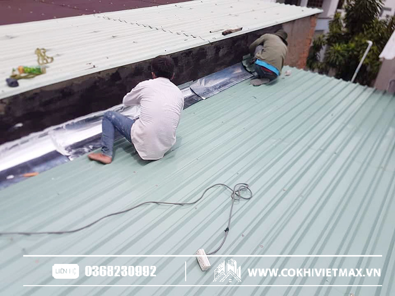 Làm mái tôn chống thấm tường