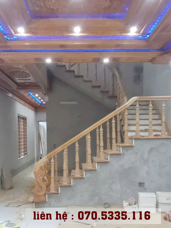 Làm lan can cầu thang gỗ tại Ninh Bình đẹp