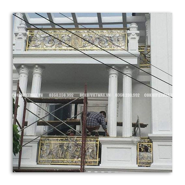 Mẫu lan can nhôm đúc ban công biệt thự sang trọng