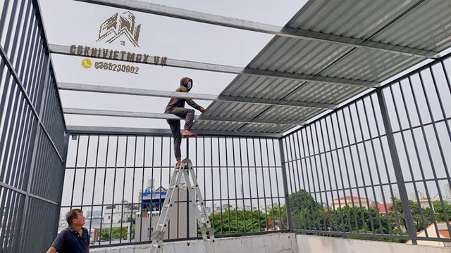 thi công làm mái tôn tại long biên